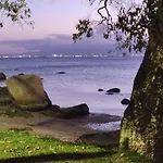 Casa Acoriana A Beira-Mar!